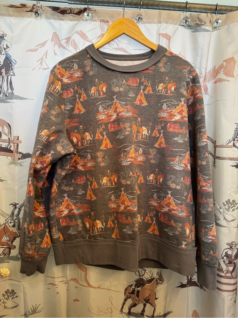 Women’s Grey Scenic Western Print Crewneck Sweatshirt!